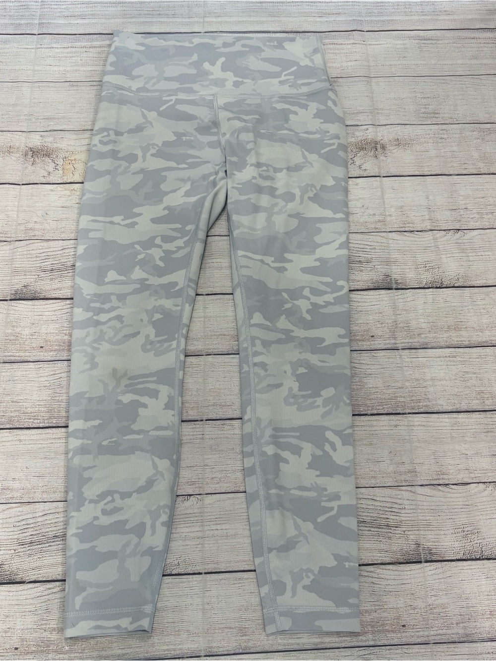 LULULEMON Wunder Under High Rise Tight 25”. Size 8